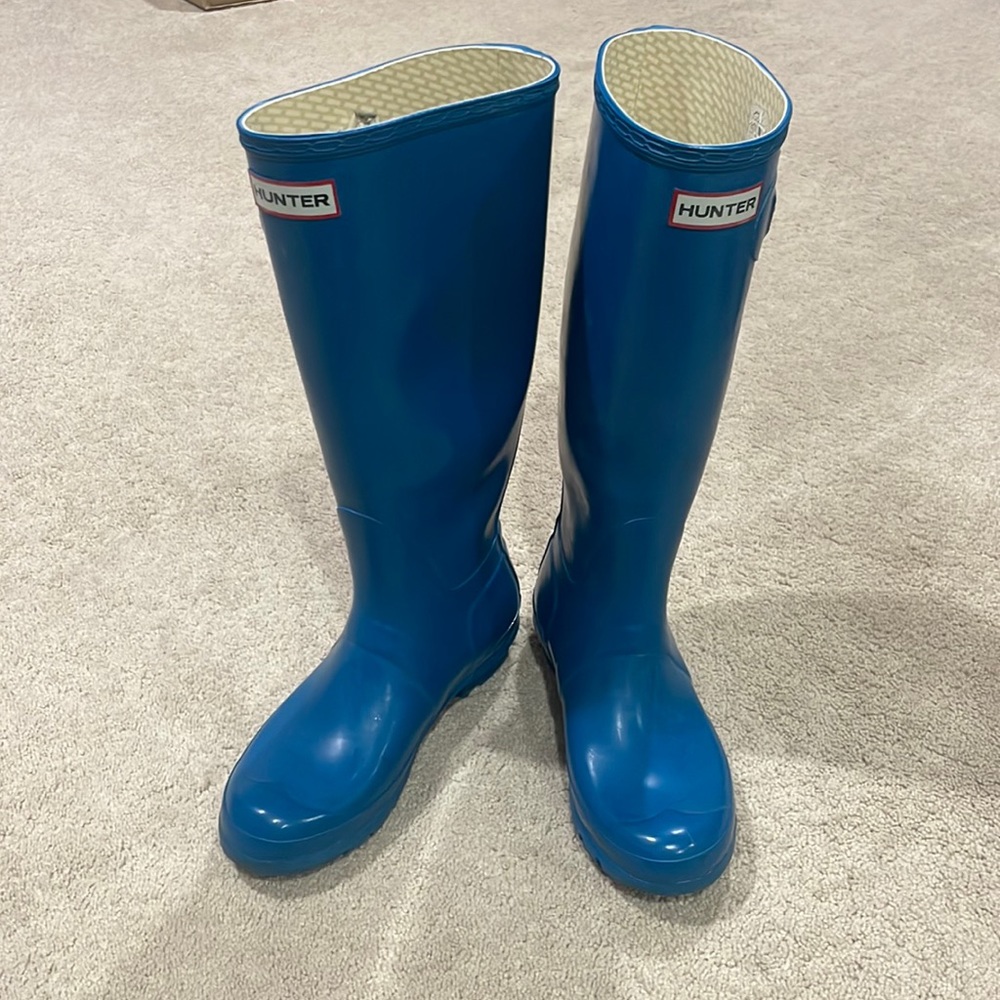 Blue Hunter Tall Rain Boots. Size 6.